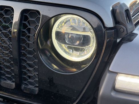 Used 2021 Jeep Gladiator Willys image 9