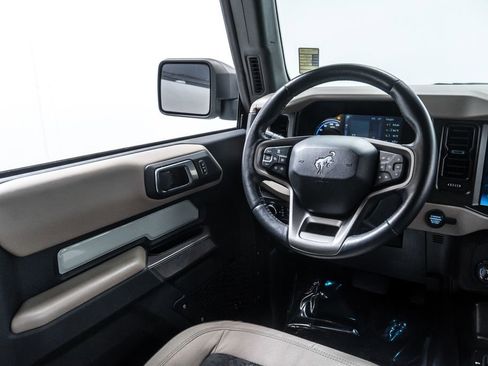 Used 2023 Ford Bronco Wildtrak image 24