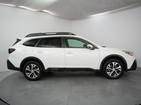 Used 2020 Subaru Outback Limited image 5