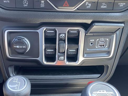 New 2025 Jeep Gladiator Sport image 28