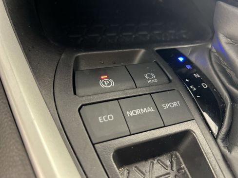 Used 2025 Toyota RAV4 LE FWD image 30