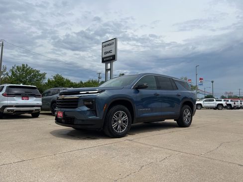 Used 2024 Chevrolet Traverse LS FWD image 7
