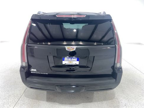Used 2019 Cadillac Escalade Luxury image 4
