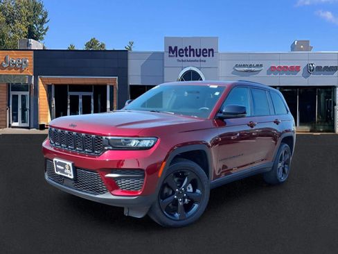 Used 2023 Jeep Grand Cherokee Altitude AWD/4WD image 7