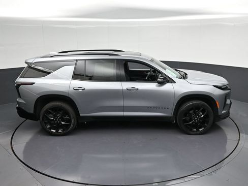 Used 2024 Chevrolet Traverse RS FWD image 22