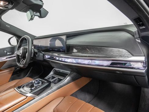 Used 2024 BMW 760i xDrive AWD/4WD image 18