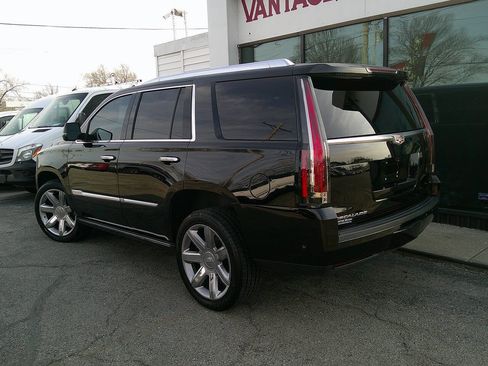 Used 2019 Cadillac Escalade Premium Luxury image 5