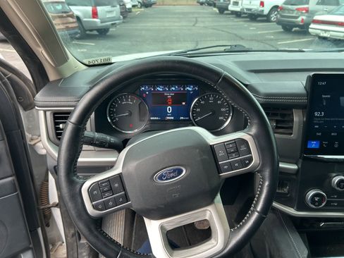 Used 2022 Ford Expedition XL image 2