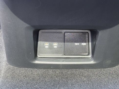 Used 2025 Volkswagen Atlas Cross Sport SEL AWD/4WD image 29