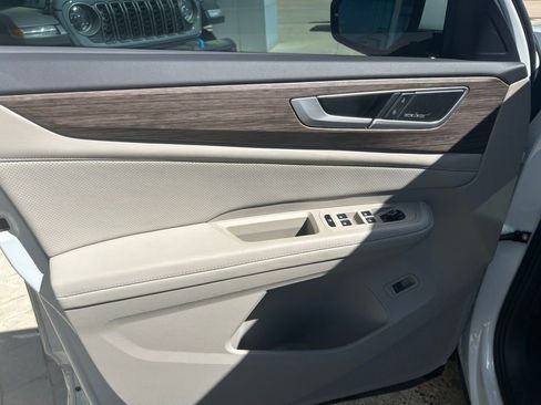 Used 2024 Volkswagen Atlas SEL Premium R-Line image 9