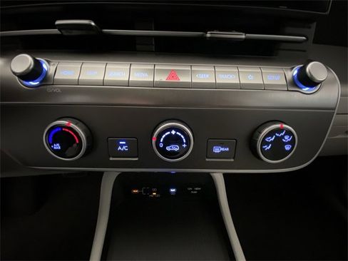 Used 2026 Hyundai Kona SE image 19