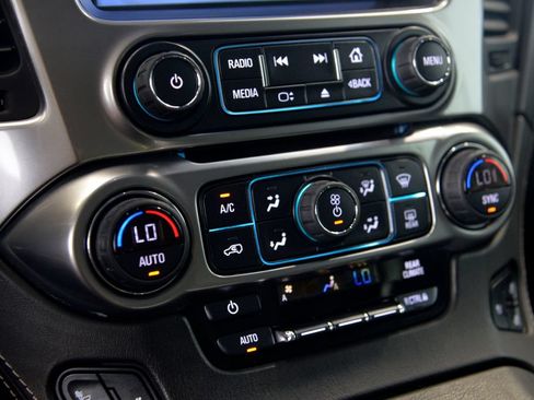 Used 2020 Chevrolet Suburban Premier AWD/4WD image 25