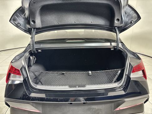 Certified 2025 Hyundai Elantra Hybrid FWD image 19
