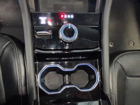 Used 2023 Jeep Grand Cherokee Limited w/ Luxury Tech Group II image 24