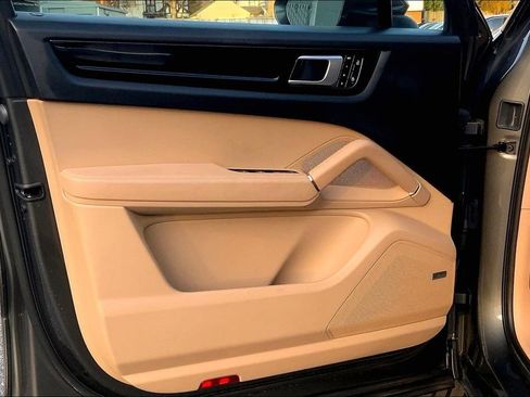 Used 2019 Porsche Cayenne image 22