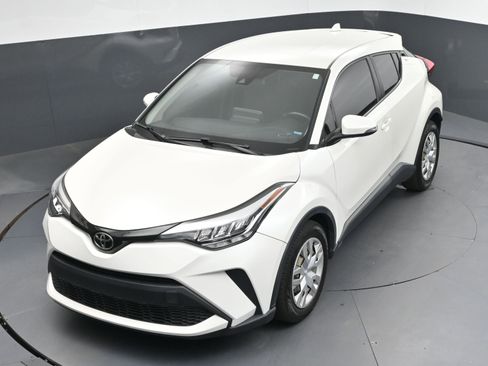 Used 2020 Toyota C-HR LE FWD image 30