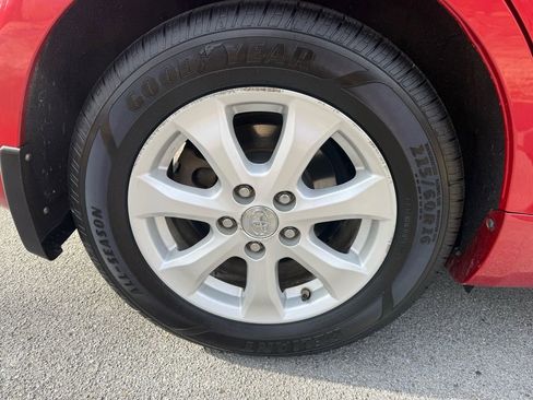 Used 2011 Toyota Camry LE image 12