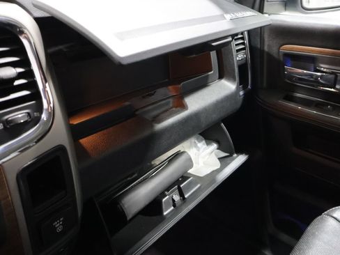 Used 2018 RAM 1500 Laramie AWD/4WD image 32