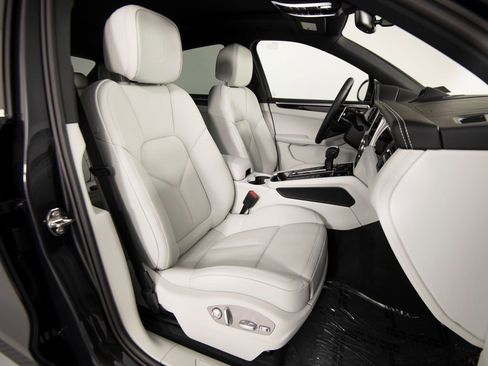 New 2026 Porsche Macan S image 32