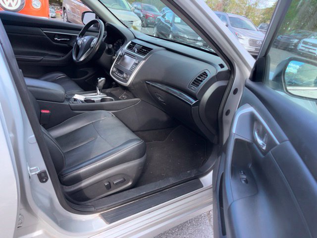 Used 2017 Nissan Altima 2.5 SL w/ 2.5 Technology Package FWD image 8