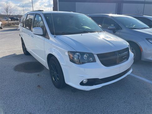 Used 2020 Dodge Grand Caravan SE image 2