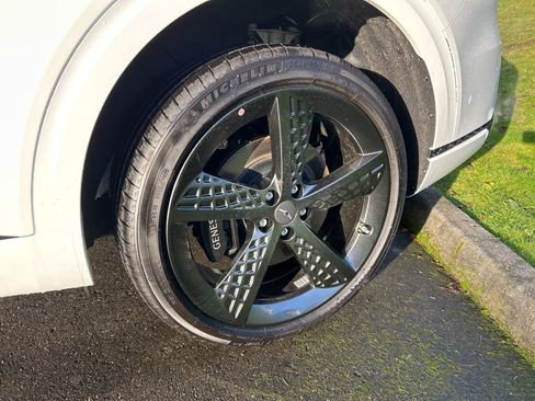 Used 2025 Genesis GV70 3.5T Sport w/ Sport Advanced Package image 9