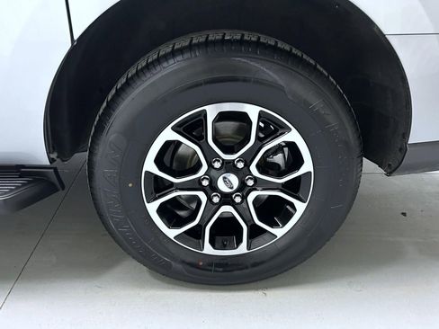 Used 2024 Ford Expedition Max XLT image 23