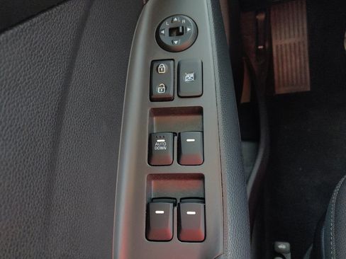 Used 2017 Kia Forte S image 27