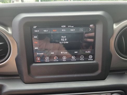 Used 2021 Jeep Wrangler Sport AWD/4WD image 17