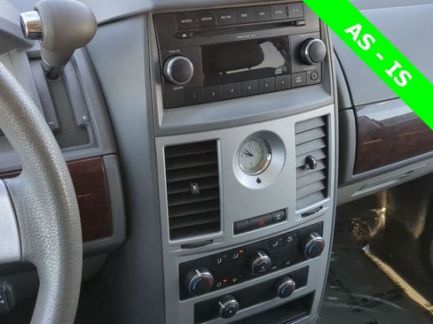 Used 2010 Chrysler Town & Country LX FWD image 24