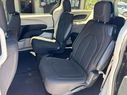 Used 2023 Chrysler Voyager LX FWD image 18