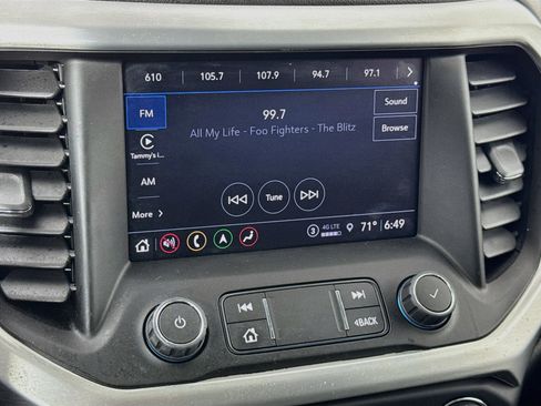 Used 2022 GMC Acadia SLT w/ Technology Package AWD/4WD image 15