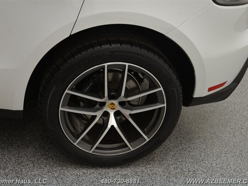 Used 2023 Porsche Macan AWD/4WD image 45