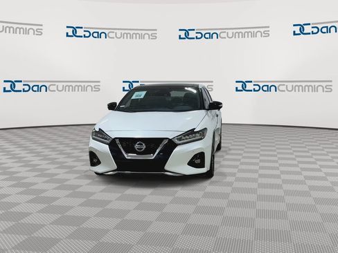 Used 2019 Nissan Maxima SR w/ Premium Package FWD image 3
