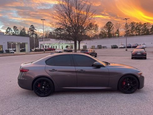 Used 2019 Alfa Romeo Giulia w/ Nero Edizione image 6