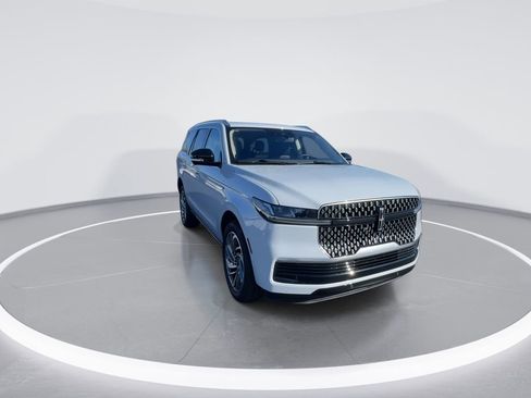 New 2025 Lincoln Navigator Reserve image 3