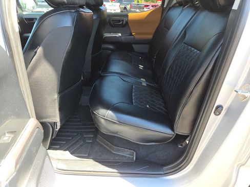 Used 2018 Toyota Tacoma SR5 AWD/4WD image 21