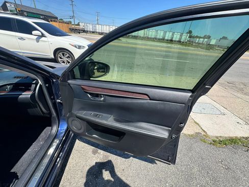 Used 2013 Lexus ES 350 w/ Luxury Pkg FWD image 18