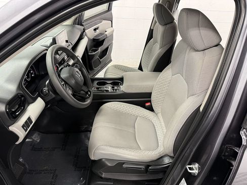 Used 2023 Honda Pilot LX image 10