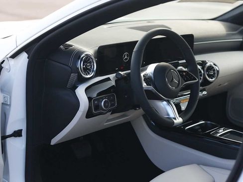 Used 2025 Mercedes-Benz CLA 250 4MATIC image 28