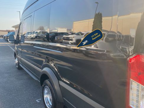 Used 2022 Ford Transit 350 XLT image 38