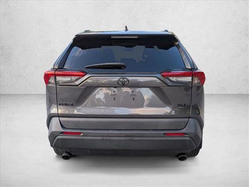 Used 2020 Toyota RAV4 XLE FWD image 6