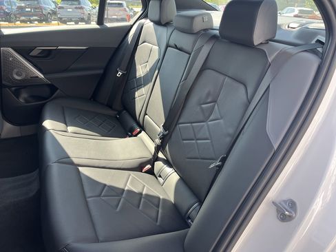 Used 2025 BMW i5 M60 w/ Premium Package image 32