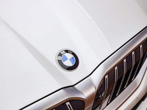 Certified 2025 BMW 530i w/ Premium Package image 6