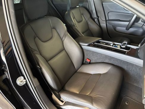 Used 2025 Volvo V60 B5 Cross Country Plus image 36