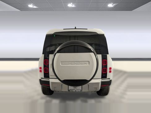Used 2025 Land Rover Defender 110 S image 9
