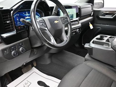 Used 2023 Chevrolet Silverado 1500 LT AWD/4WD image 14
