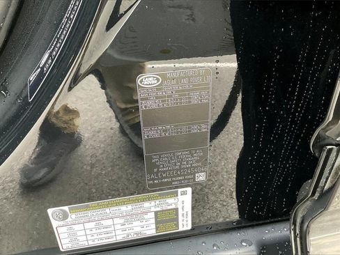 Used 2025 Land Rover Defender 110 V8 image 19