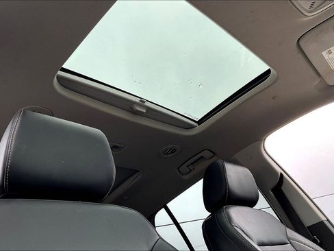 Used 2020 Chevrolet Traverse LT w/ LT Premium Package image 17