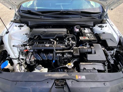 Used 2021 Hyundai Elantra SE FWD image 32